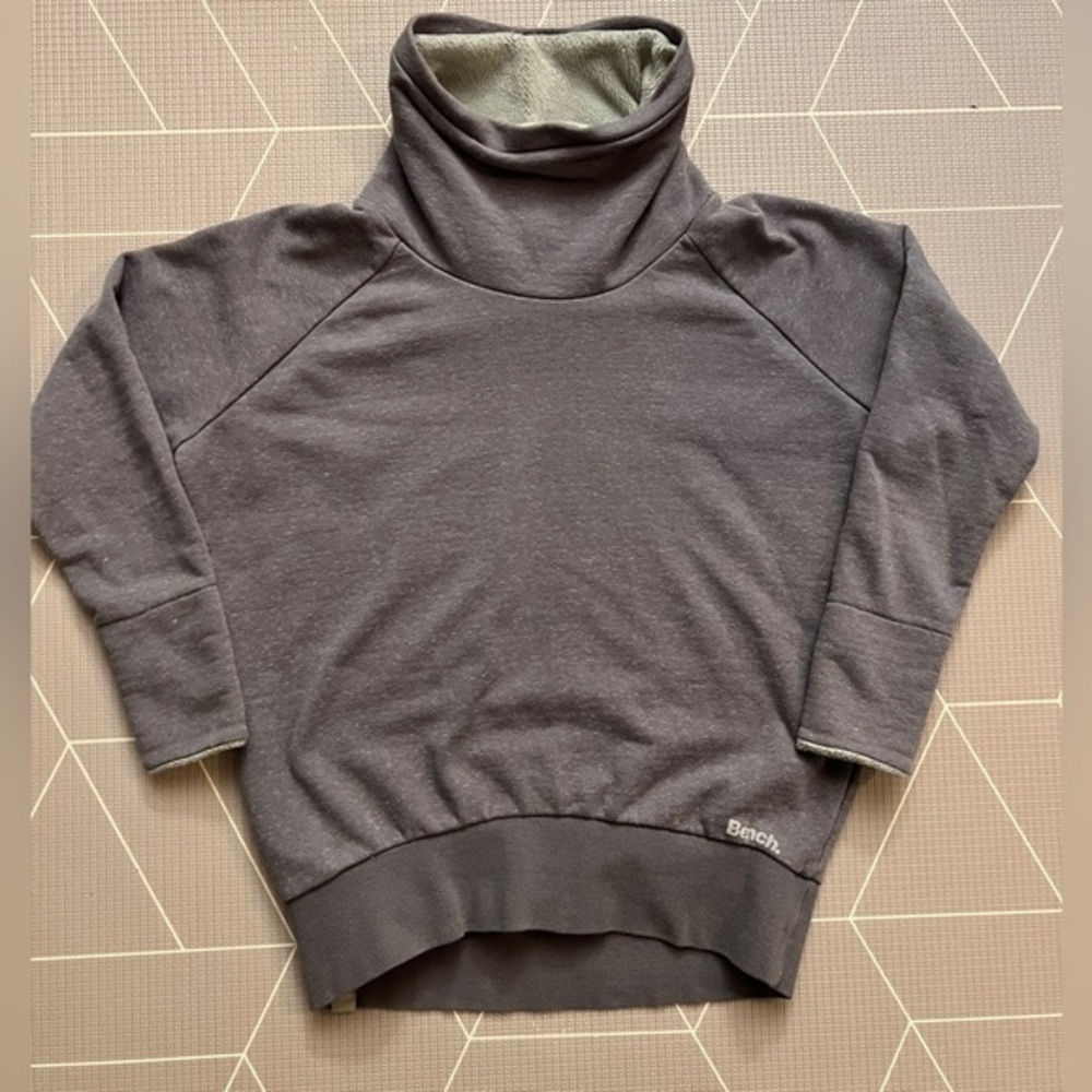 Bench Women’s Turtleneck Sweatshirt, size large